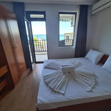 с фронтална гледка море Lägenhet